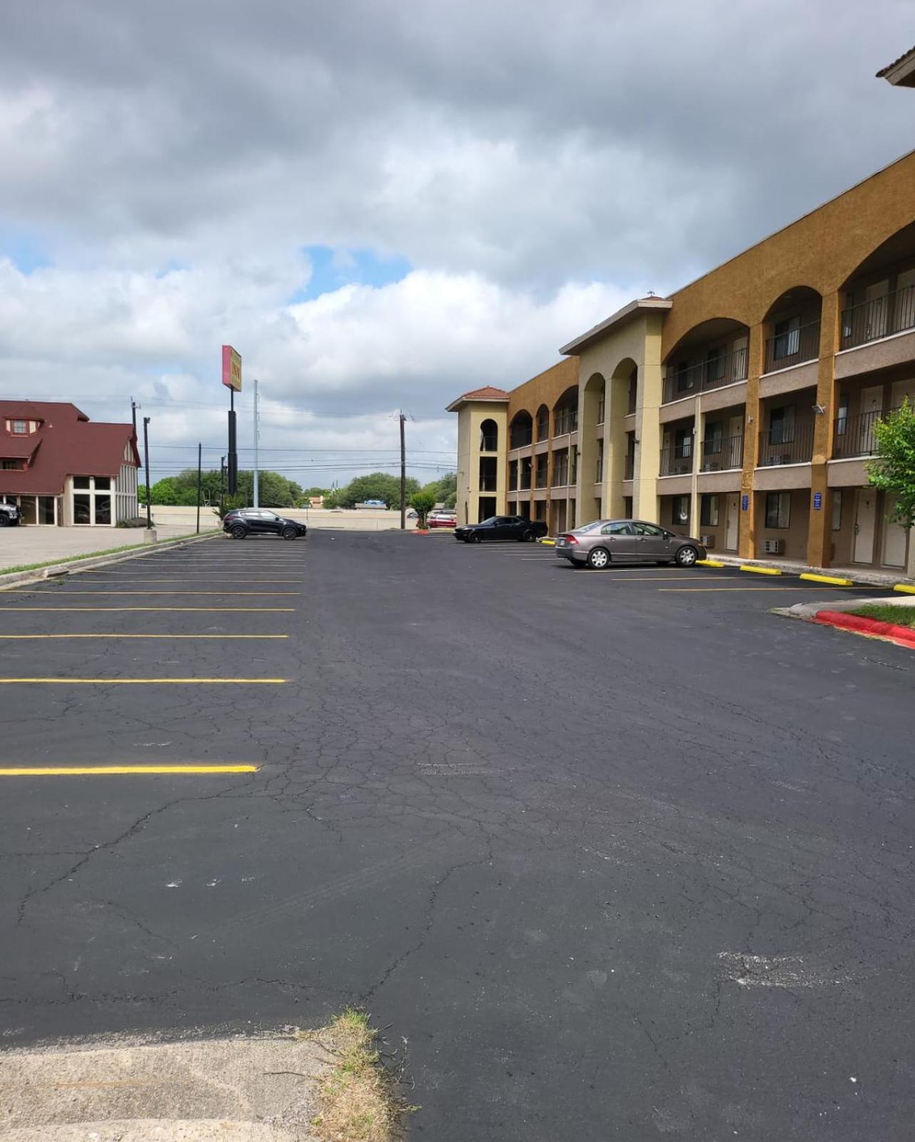 Hallmark Inn And Suites San Antonio Exterior photo